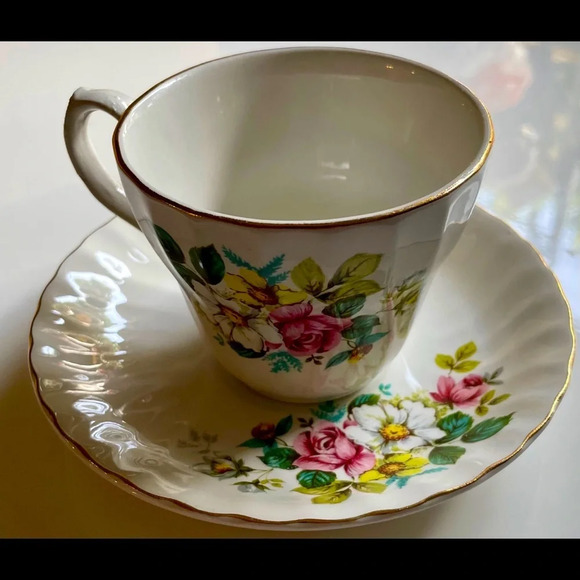 STAFFORDSHIRE TEA CUP AND SAUCER MADE IN ENGLAND - Picture 1 of 7